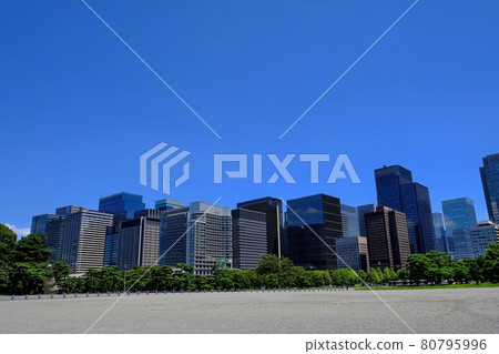 Imperial Palace Gaien and skyscrapers 80795996
