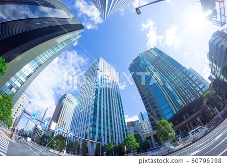 Tokyo scenery 2021 summer Shinjuku skyscrapers Naruko Sakashita 80796198