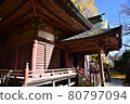 The appearance of a shrine rich in autumn colors 80797094