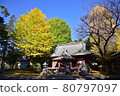The appearance of a shrine rich in autumn colors 80797097