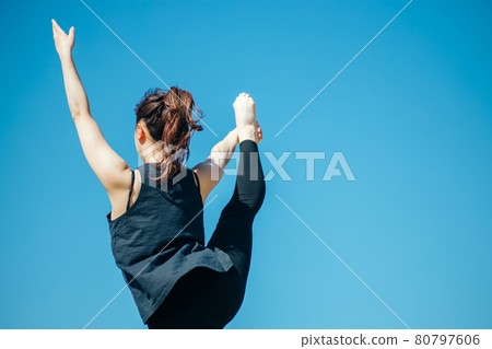 Woman stretching open legs outdoors 80797606