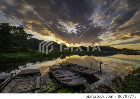 Dawn on Van Long Wetland Nature Reserve in Ninh Binh province, Vietnam 80797775