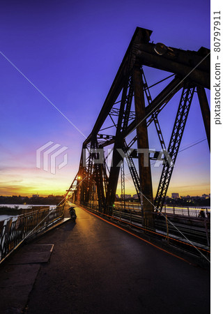 The Long Bien brige in Ha Noi Capital, viet nam 80797911