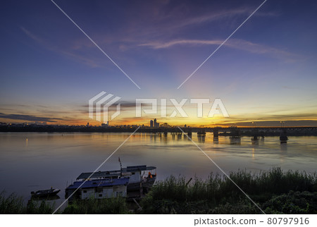 The Long Bien brige in Ha Noi Capital, viet nam 80797916