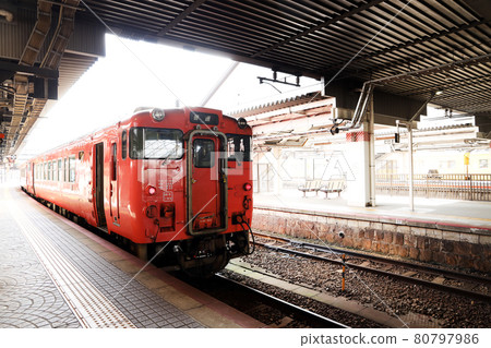 Yamaguchi Line retro train 80797986