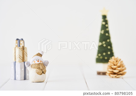 Christmas image of a snowman and a Christmas tree 80798105