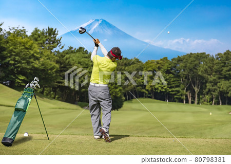 Golf course teeing ground with beautiful fresh green Golf course teeing ground with beautiful fresh green 80798381