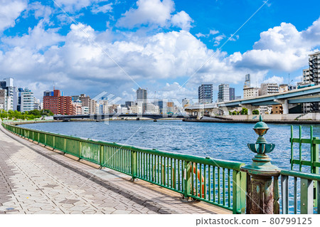 東京的都市風景 兩國橋周邊的風景 東京的都市風景 兩國橋周邊的風景 80799125