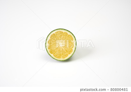 Blue oranges that are not yet ripe white background 80800481