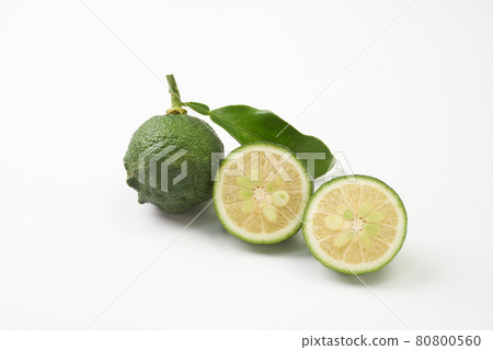 尚未成熟的柚子白底 80800560
