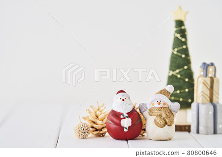 Christmas image of Santa Claus and a snowman Christmas image of Santa Claus and a snowman 80800646