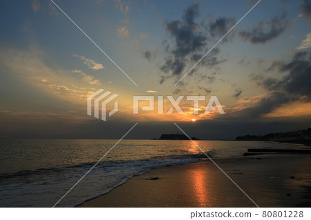湘南七里濱江之島的風景和大海 湘南七里濱江之島的風景和大海 80801228
