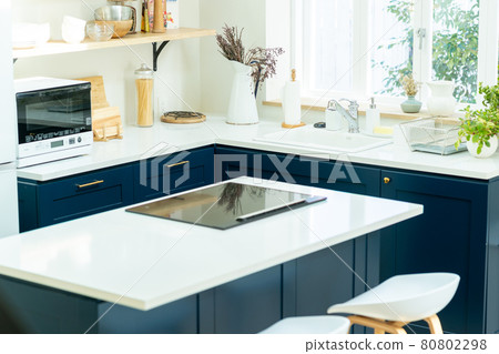 Bright, fashionable and functional system kitchen 80802298