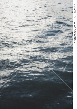 Water surface 80802454