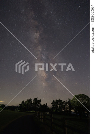 Milky Way seen in Daisen, Tottori Prefecture, Japan Milky Way seen in Daisen, Tottori Prefecture, Japan 80802564