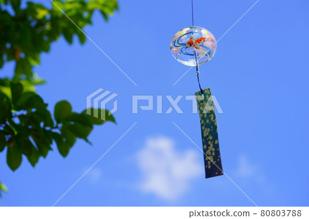 Wind chimes in the midsummer sky 2 80803788