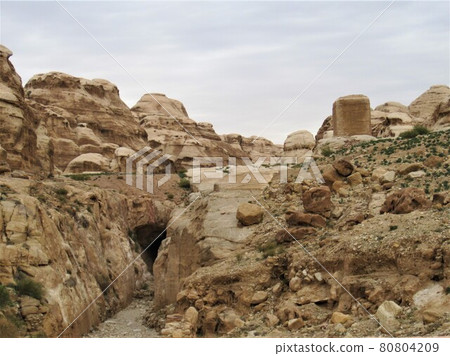 Petra ruins 80804209