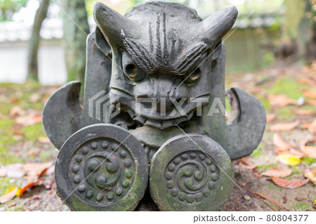 日本傳統惡魔屋頂裝飾 80804377