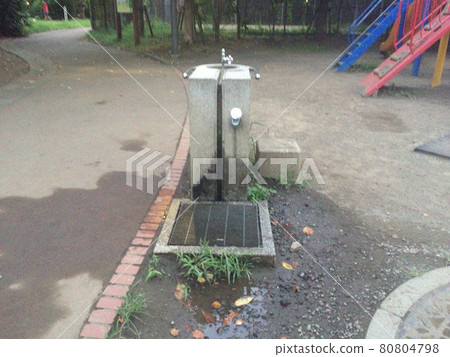 公園飲水機 80804798