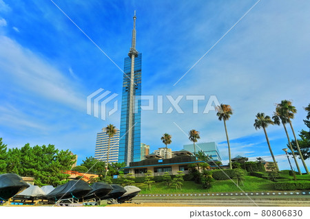 [Fukuoka Prefecture] Fukuoka Tower in fine weather (seaside mochi) 80806830
