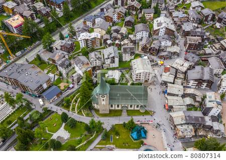 Aerial view of villages and houses in Zermatt valley 80807314