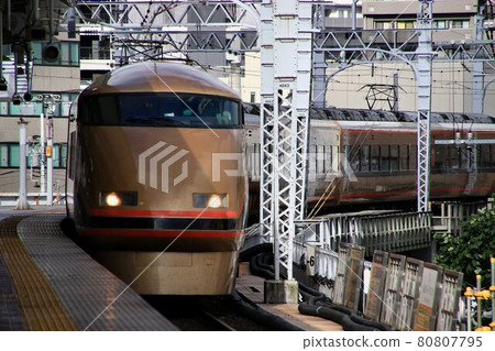 Railroad to Nikko ... Tobu Limited Express "Spacia" Luxury Limited Express to Nikko / Kinugawa 80807795