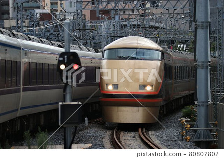 到日光的鐵路......東武特快“Spacia”豪華特快到日光/鬼怒川 80807802