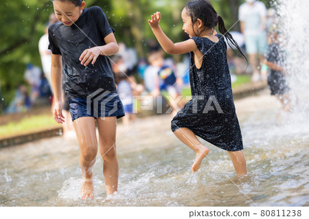 Children playing in the fountain Children playing in the fountain 80811238