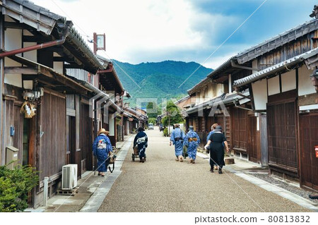 View of Ryo, the old man and the post station 80813832