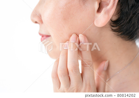 Beauty image of a woman touching her cheeks 80814202