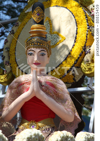 Scenery from statues and flowers on the street, Thailand 80815459