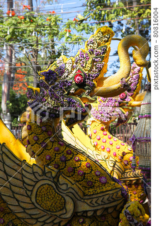 Scenery from statues and flowers on the street, Thailand 80816004