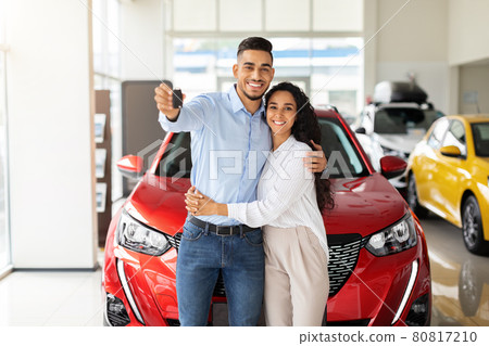 Beautiful muslim family buying new car in salon 80817210