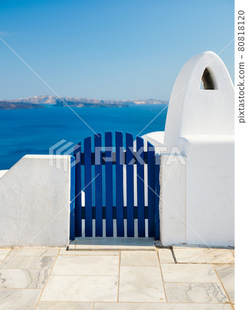 Traditional courtyard entrance in the village of Oia, Santorini, Greece. Traditional architecture. Traditional courtyard entrance in the village of Oia, Santorini, Greece. Traditional architecture. 80818120