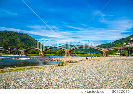 山口縣岩國市天氣晴朗的錦帶橋 80822075