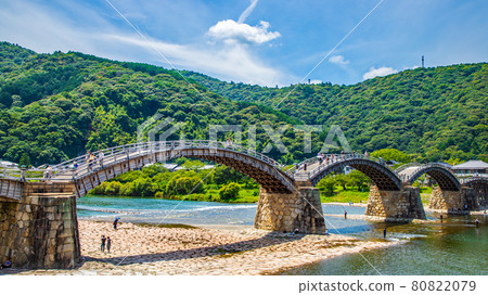 山口縣岩國市天氣晴朗的錦帶橋 80822079