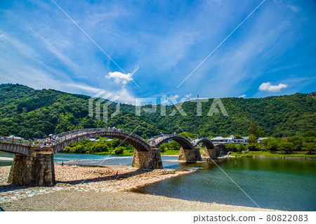 Kintaikyo Bridge in fine weather, Iwakuni City, Yamaguchi Prefecture Kintaikyo Bridge in fine weather, Iwakuni City, Yamaguchi Prefecture 80822083