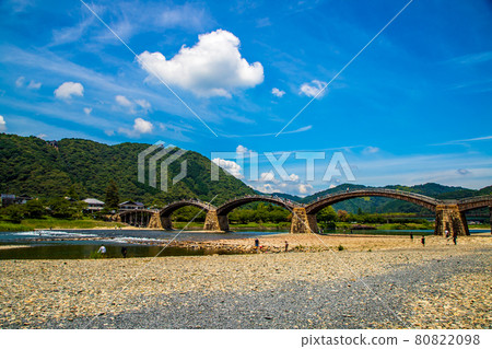 Kintaikyo Bridge in fine weather, Iwakuni City, Yamaguchi Prefecture 80822098