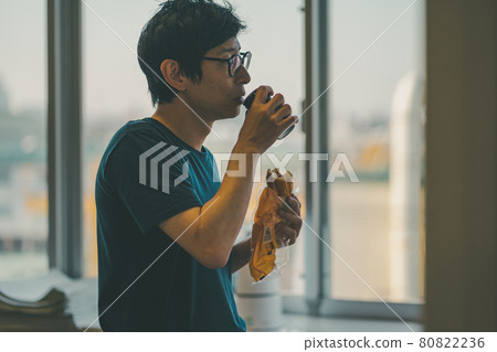 Lunch break for factory workers Lunch break for factory workers 80822236
