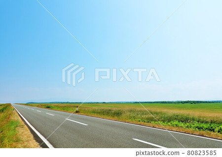 Hokkaido Summer Blue Sky Esanuka Line 80823585