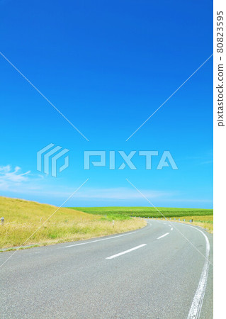 Hokkaido summer blue sky and road Hokkaido summer blue sky and road 80823595