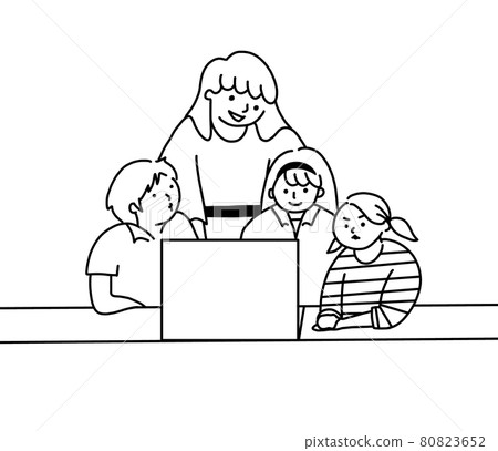 小學生正在和老師一起學習編程 80823652