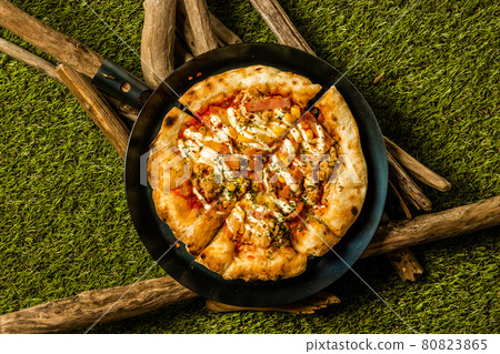 混合比薩餅意大利美味的食物混合物 80823865