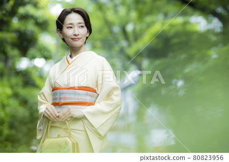 Kimono woman plain color 80823956