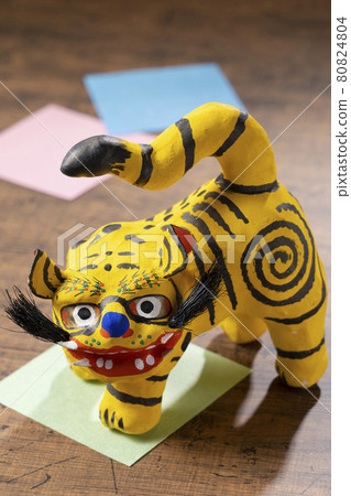 [2022 New Year's card material] Papier-mache tiger 80824804