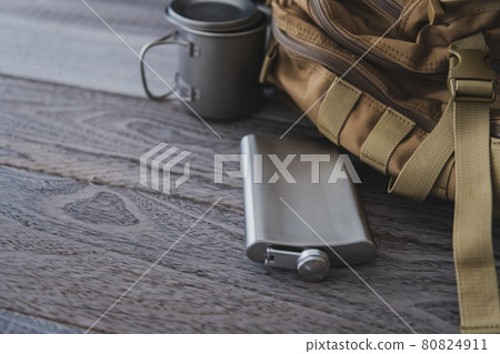 登山背包和skittle露營裝備圖片 80824911