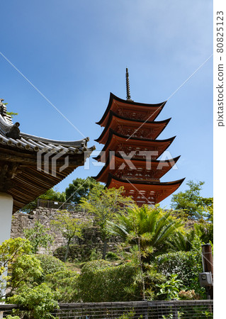 Miyajima Five-storied Pagoda <Hiroshima Prefecture Miyajima / August> 80825123