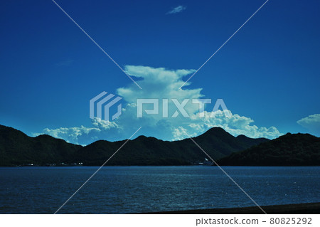 瀨戶內海日精町的夏日雲海 瀨戶內海日精町的夏日雲海 80825292