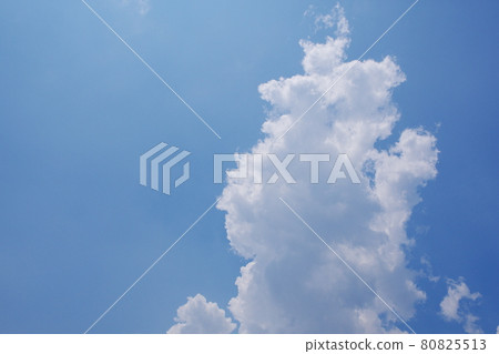 夏天的雲層的形象 夏天的雲層的形象 80825513