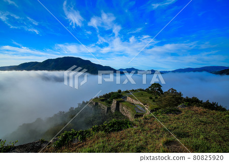 Takeda Castle's sea of clouds No.1 80825920